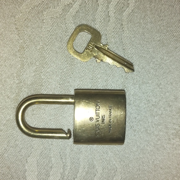 Authentic Louis Vuitton Lock & Key # 304 - Picture 9 of 9